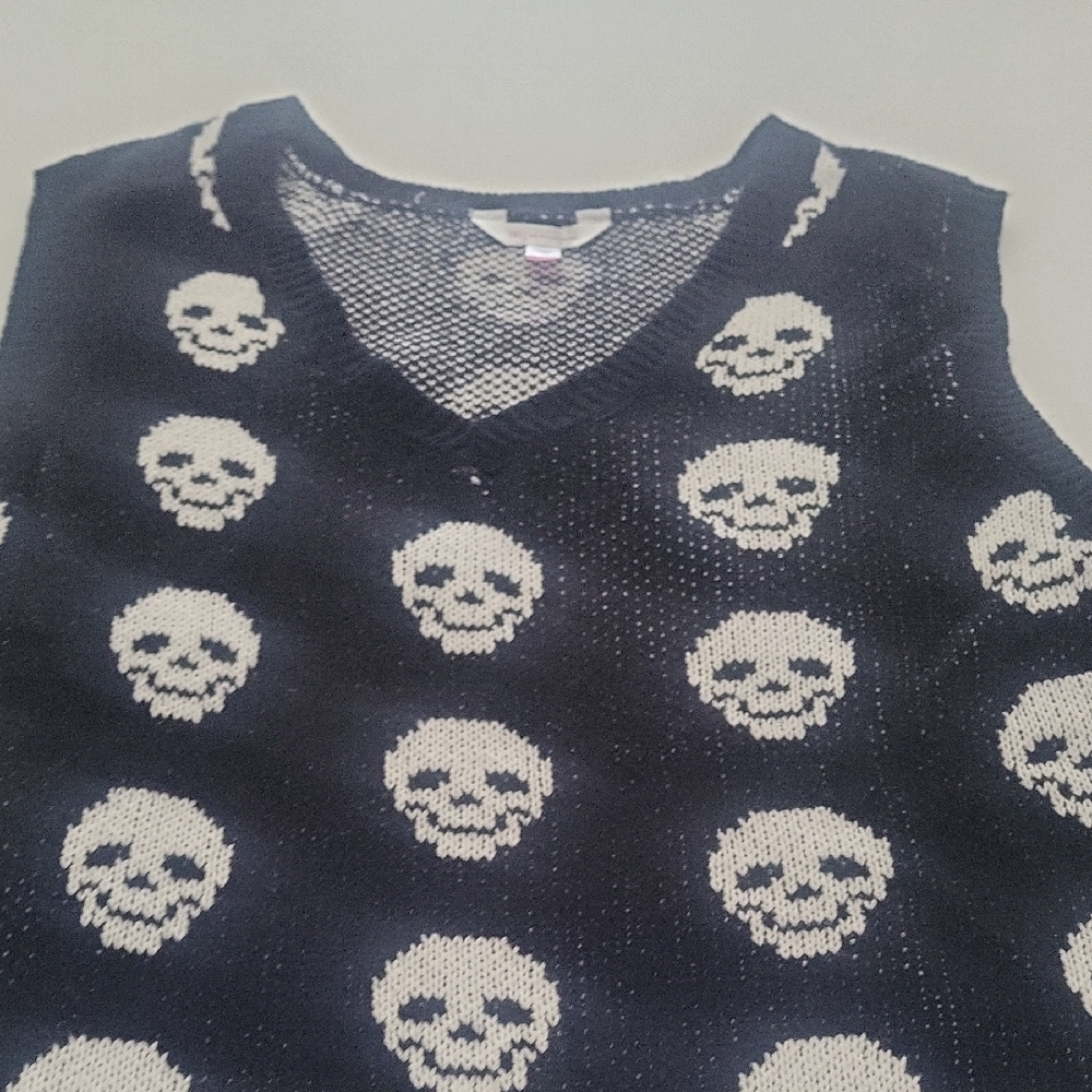 Black and White Skull Knit V-Neck Sweater Vest - Women